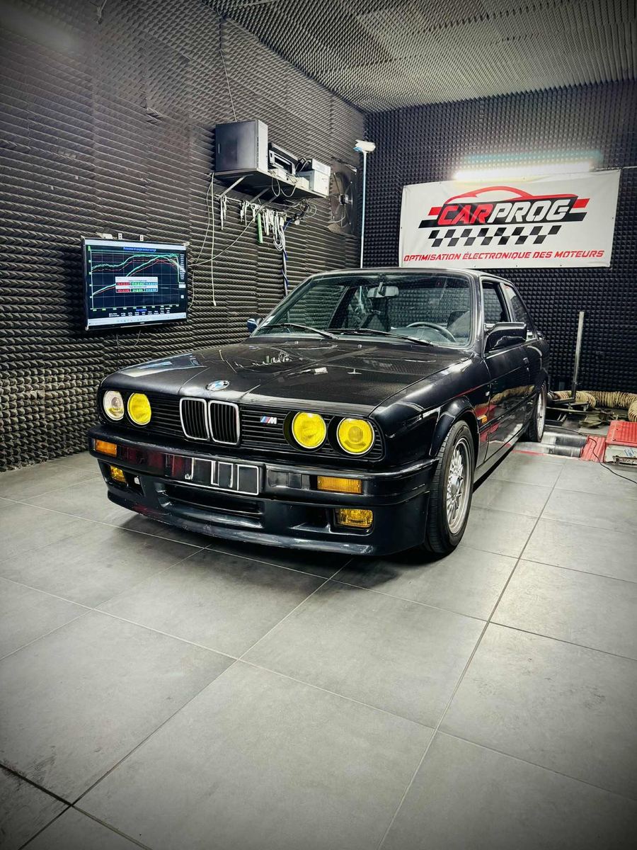 BMW Série 3 E30 sur le banc CARPROG